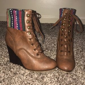 Lace Up Brown Wedge Boots Size 8 Colorful Print